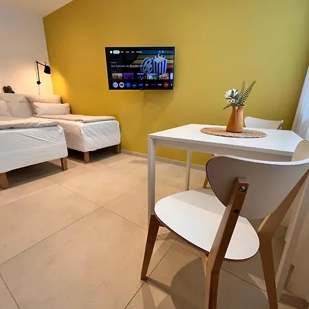 Goldstadt Apartment *